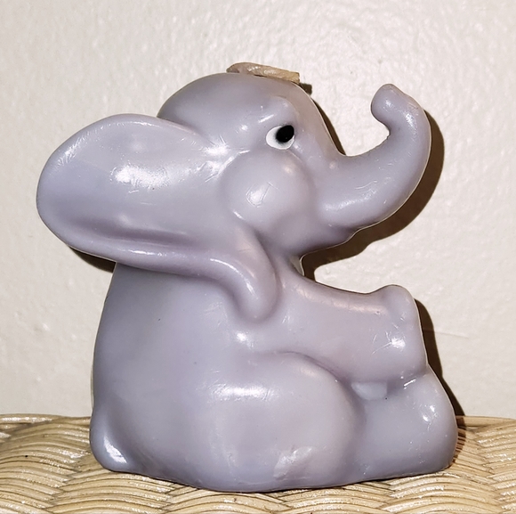 Elephant shaped baby nursery candle - Picture 3 of 5